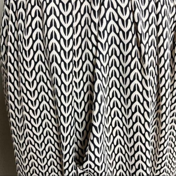 H&M • Flowy Pleated Waistband Midi Skirt - Picture 4 of 6